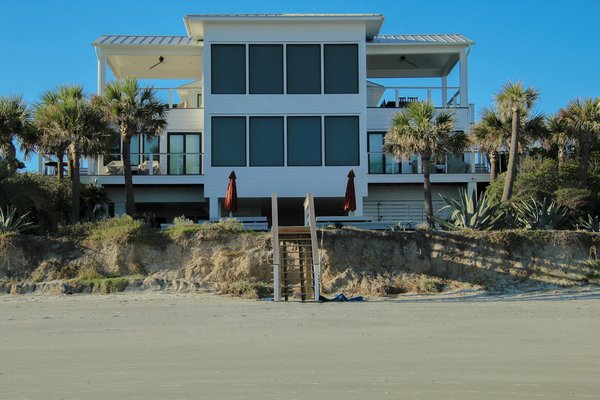 Onlayn qumarla 10 milyondan çox pul yığan dəstə həbs edildi