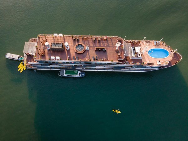 Ein Abenteuer auf der Straße Das Huhn, das seinen Weg finden muss!